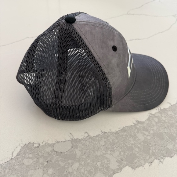 General Motors Chevy Silver Logo Gray Mesh Adj Snapback Trucker Cap Unisex EUC - Picture 3 of 8